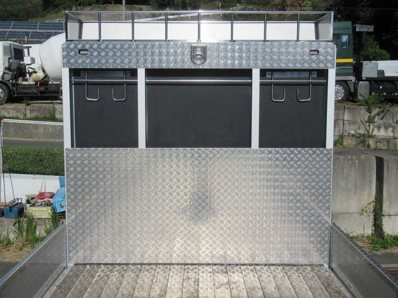 4軸低床 アルミ平 後輪エアサス 14400㎏積載 山田車体工業|中古トラックの販売・買取・査定のアイナビ