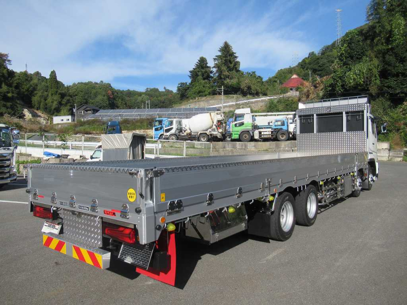 4軸低床 アルミ平 後輪エアサス 14400㎏積載 山田車体工業|中古トラックの販売・買取・査定のアイナビ