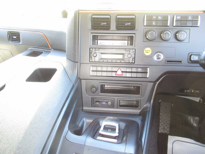 4軸低床 アルミ平 後輪エアサス 14400㎏積載 山田車体工業|中古トラックの販売・買取・査定のアイナビ