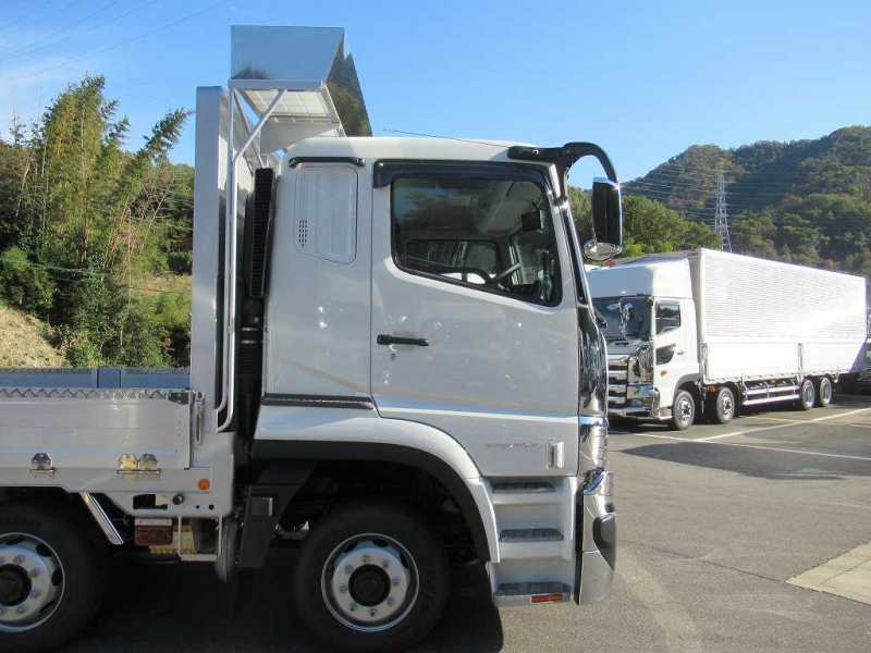 4軸低床 アルミ平 後輪エアサス 14400㎏積載 山田車体工業|中古トラックの販売・買取・査定のアイナビ