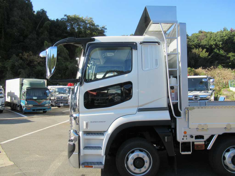 4軸低床 アルミ平 後輪エアサス 14400㎏積載 山田車体工業|中古トラックの販売・買取・査定のアイナビ