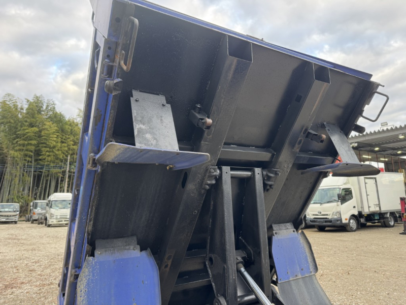 Wキャブダンプ 10尺 全低床 極東開発 DD02-31|中古トラックの販売・買取・査定のアイナビ