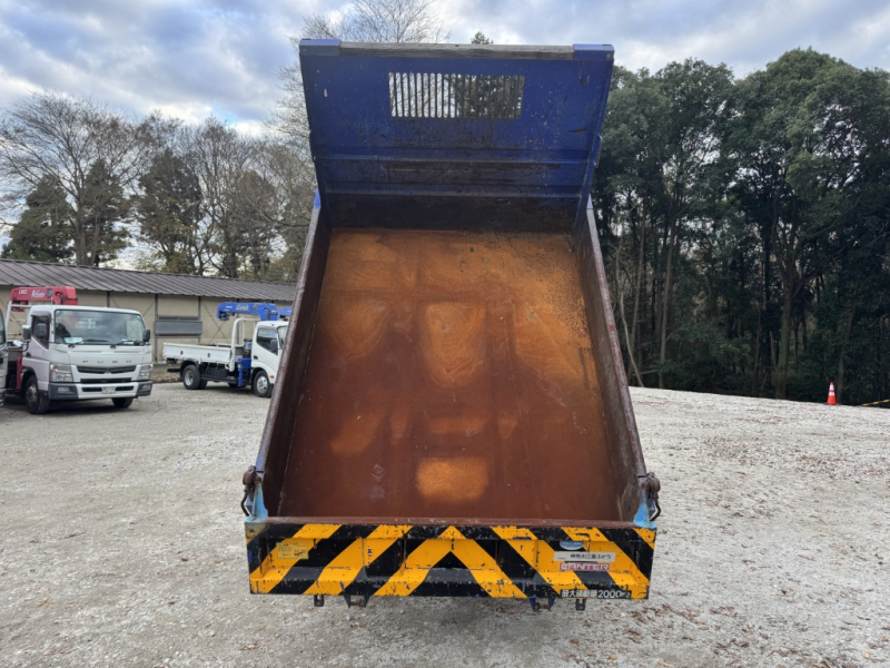 Wキャブダンプ 10尺 全低床 極東開発 DD02-31|中古トラックの販売・買取・査定のアイナビ