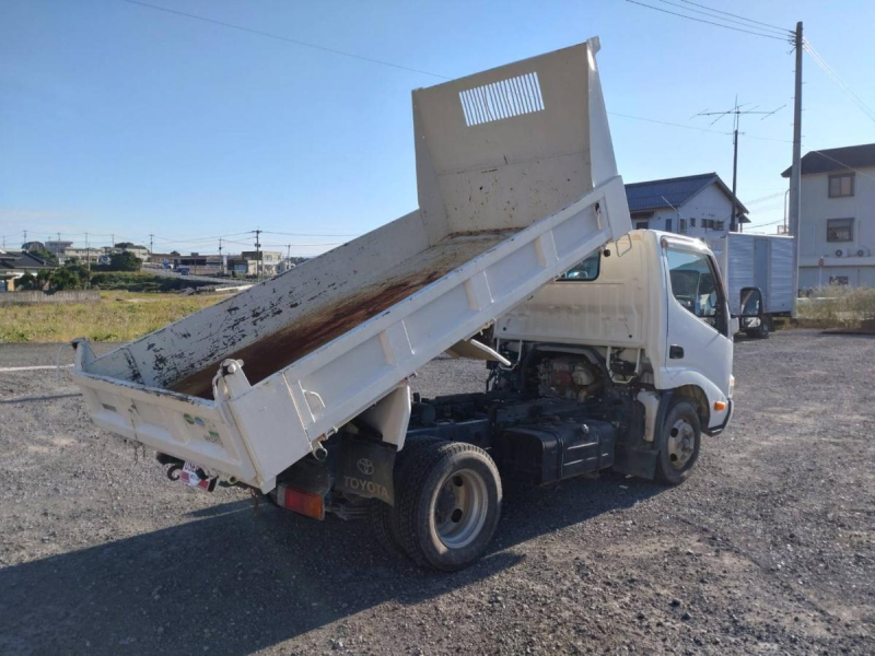 トヨタトヨエース2トンダンプ 1年保証付き 全低床 3方開|中古トラックの販売・買取・査定のアイナビ