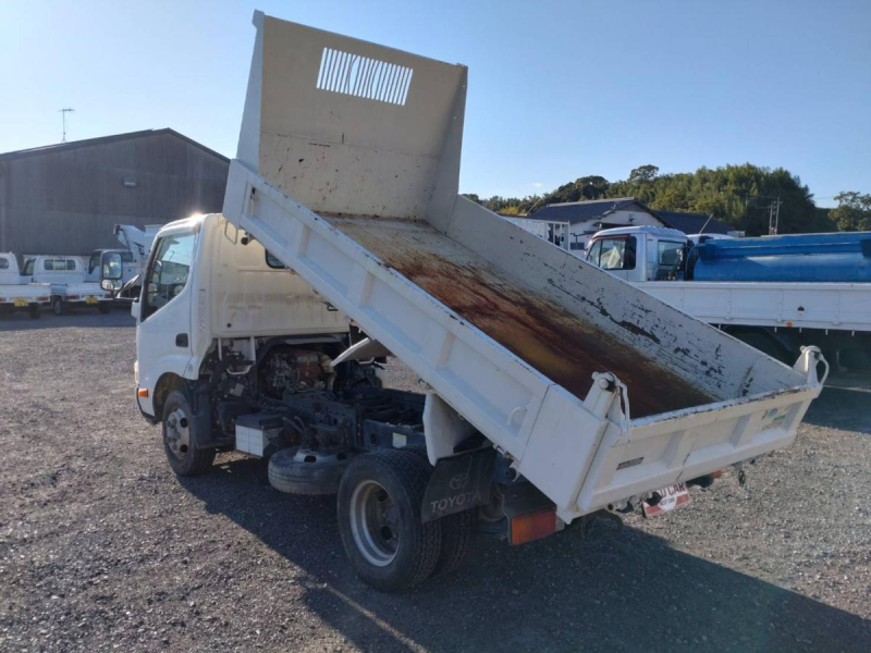 トヨタトヨエース2トンダンプ 1年保証付き 全低床 3方開|中古トラックの販売・買取・査定のアイナビ