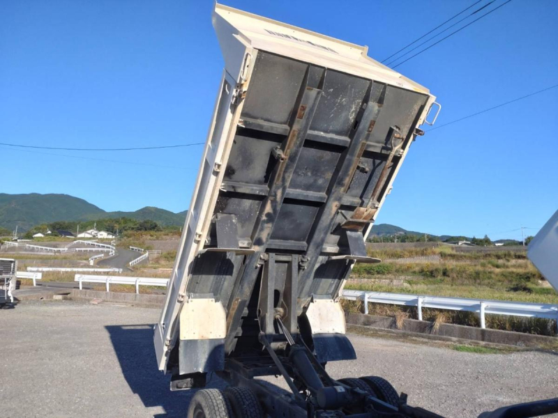 トヨタトヨエース2トンダンプ 1年保証付き 全低床 3方開|中古トラックの販売・買取・査定のアイナビ