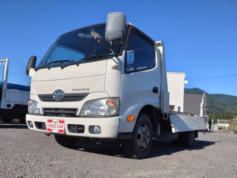 トヨタトヨエース2トンダンプ 1年保証付き 全低床 3方開|中古トラックの販売・買取・査定のアイナビ
