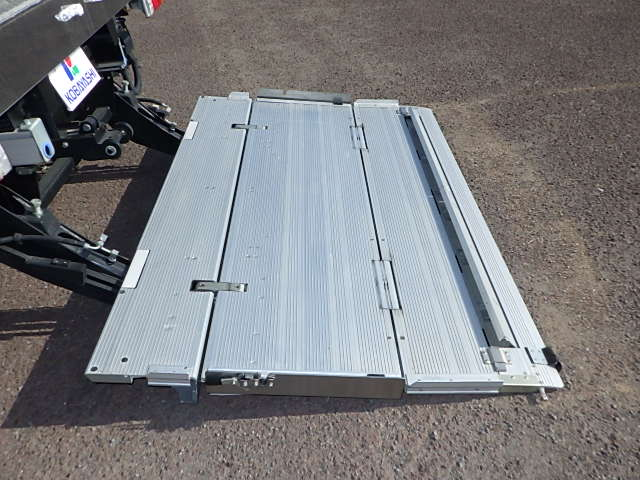 日野 令和6年式 冷凍バン格納ゲート スタンバイモータ付|中古トラックの販売・買取・査定のアイナビ