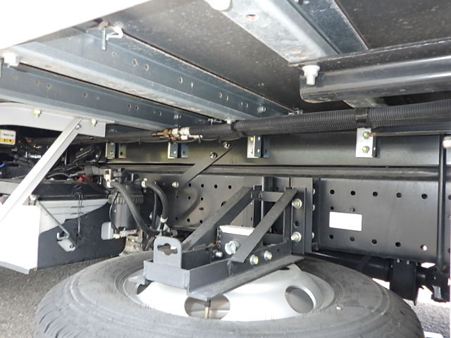 日野 令和6年式 冷凍バン格納ゲート スタンバイモータ付|中古トラックの販売・買取・査定のアイナビ