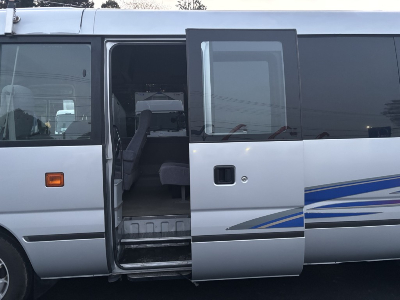 スーパーラウンジロング自動ドアモケリク冷蔵庫AT|中古トラックの販売・買取・査定のアイナビ