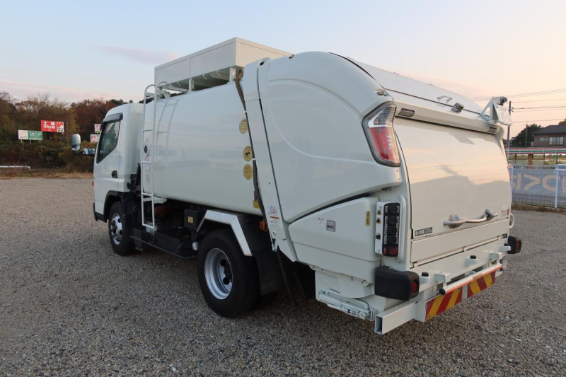 ワイド幅 巻き込みパッカー車 極東製6.2立米 積載3100kg|中古トラックの販売・買取・査定のアイナビ