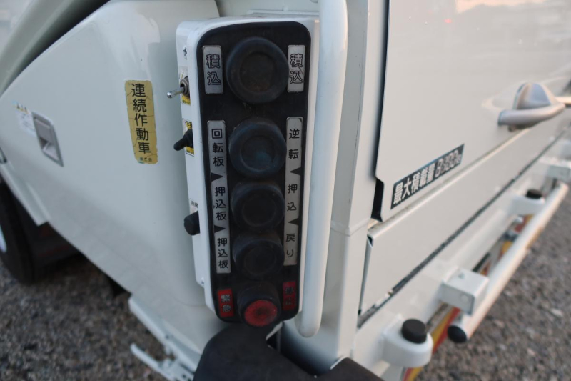 ワイド幅 巻き込みパッカー車 極東製6.2立米 積載3100kg|中古トラックの販売・買取・査定のアイナビ