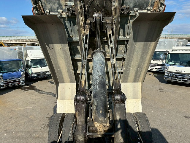 車検付6×43軸2デフリーフサスペンション8.4トン積載|中古トラックの販売・買取・査定のアイナビ