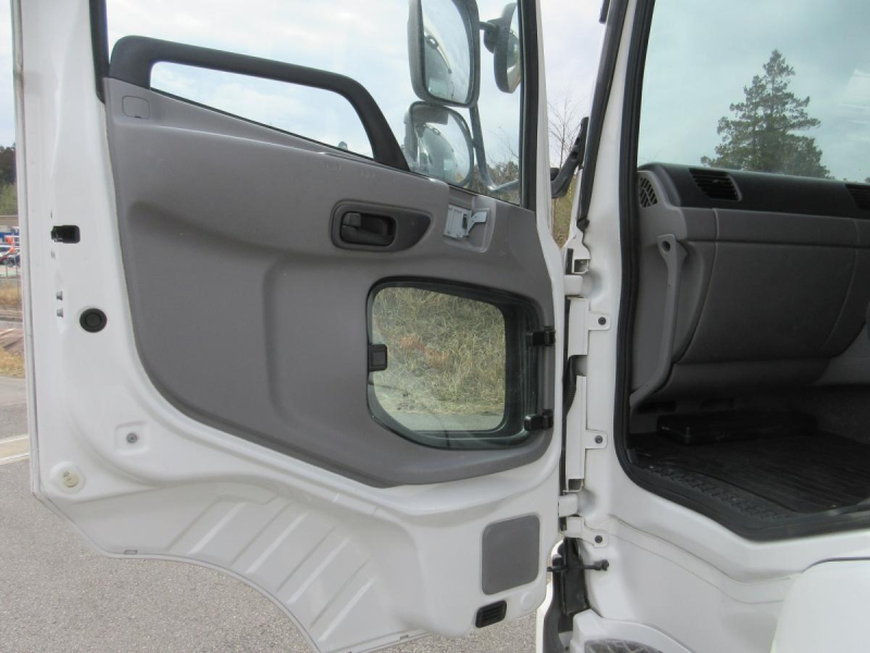 格納ゲート アルミウイング 低床4軸 リヤエアサス !!|中古トラックの販売・買取・査定のアイナビ