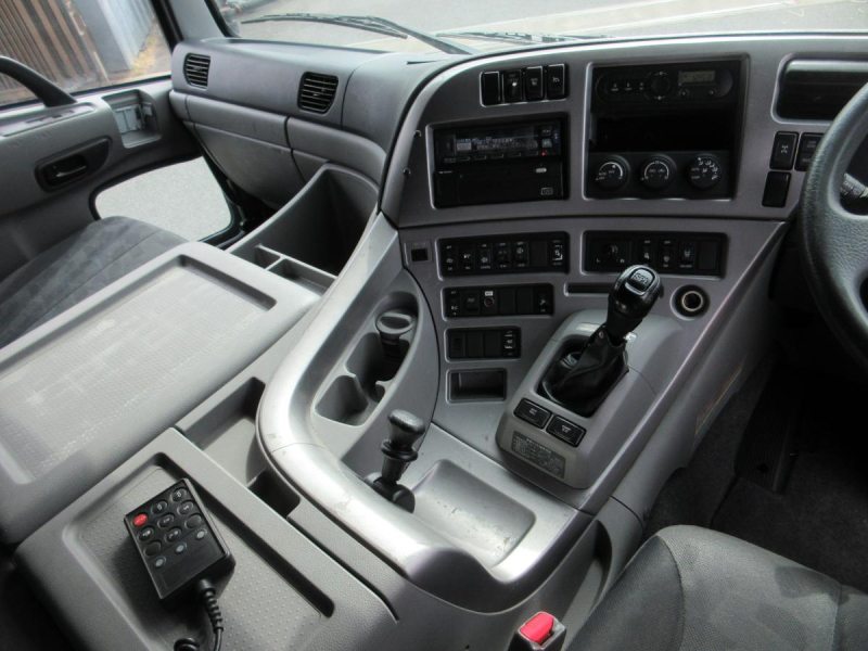 格納ゲート アルミウイング 低床4軸 リヤエアサス !!|中古トラックの販売・買取・査定のアイナビ