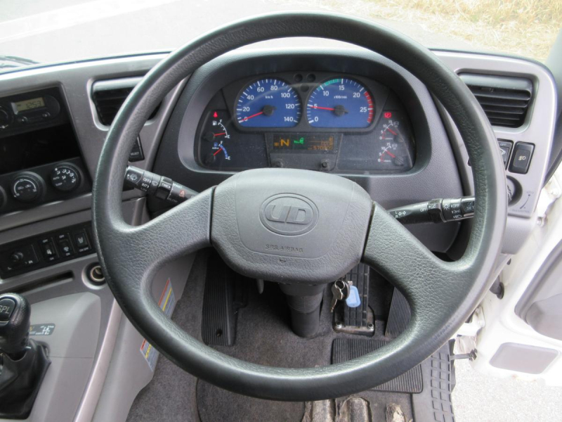 格納ゲート アルミウイング 低床4軸 リヤエアサス !!|中古トラックの販売・買取・査定のアイナビ