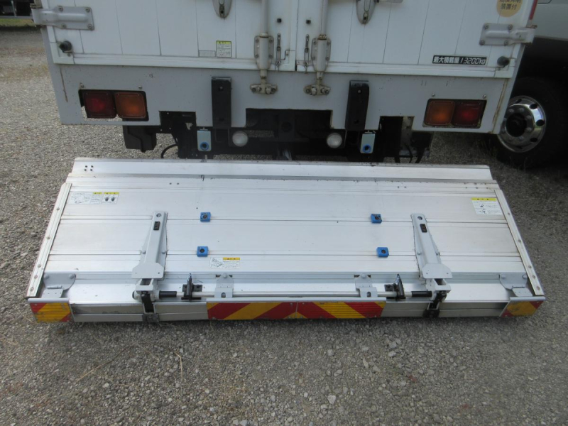 格納ゲート アルミウイング 低床4軸 リヤエアサス !!|中古トラックの販売・買取・査定のアイナビ