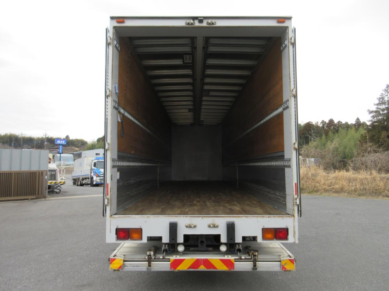 格納ゲート アルミウイング 低床4軸 リヤエアサス !!|中古トラックの販売・買取・査定のアイナビ