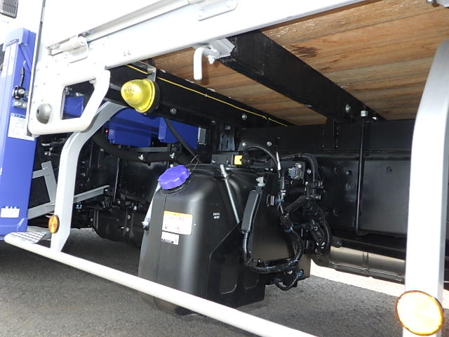 日野 令和7年式 クレーン付き アルミ平ボディ 車検付き|中古トラックの販売・買取・査定のアイナビ