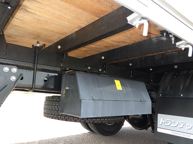 日野 令和7年式 クレーン付き アルミ平ボディ 車検付き|中古トラックの販売・買取・査定のアイナビ