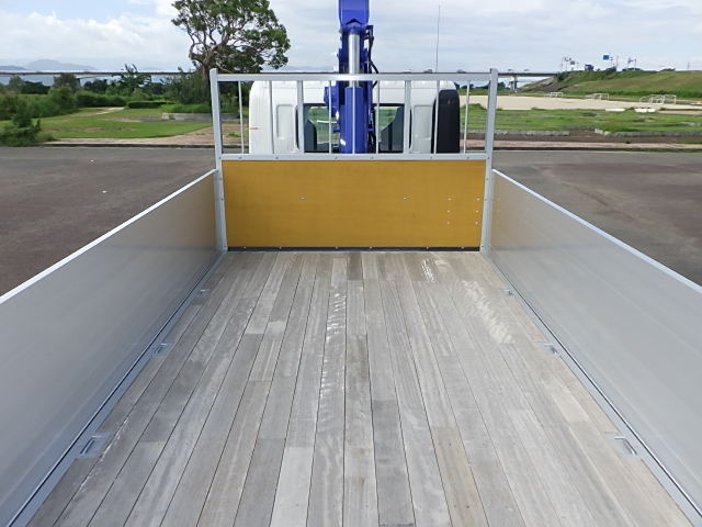 日野 令和7年式 クレーン付き アルミ平ボディ 車検付き|中古トラックの販売・買取・査定のアイナビ