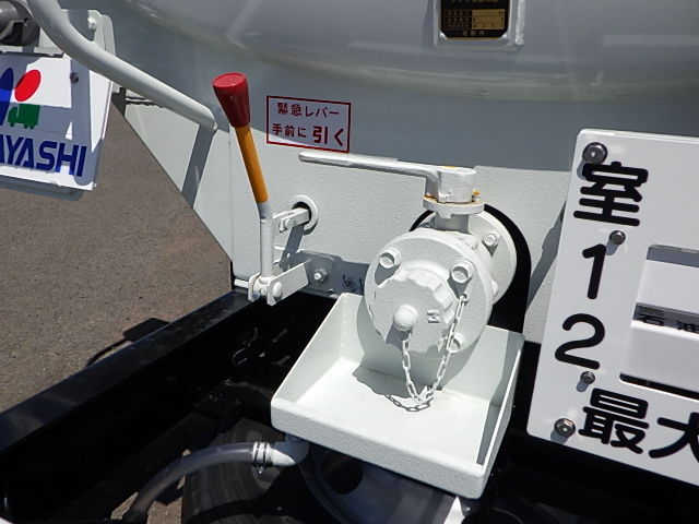 三菱 令和7年式 タンク車 新明和製 未使用|中古トラックの販売・買取・査定のアイナビ