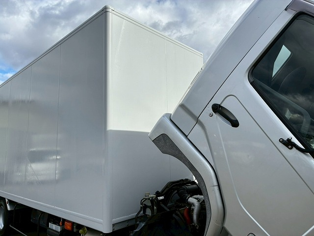 保証対象車両ショートキャブベッドレス6400標準幅距離浅|中古トラックの販売・買取・査定のアイナビ