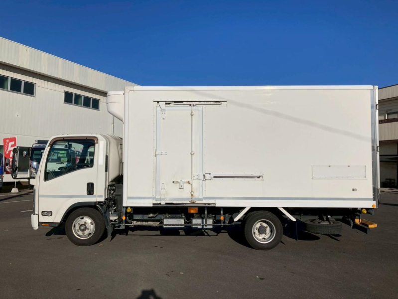 ワイドロング中温2トン積載左サイド扉2エバスムーサー|中古トラックの販売・買取・査定のアイナビ