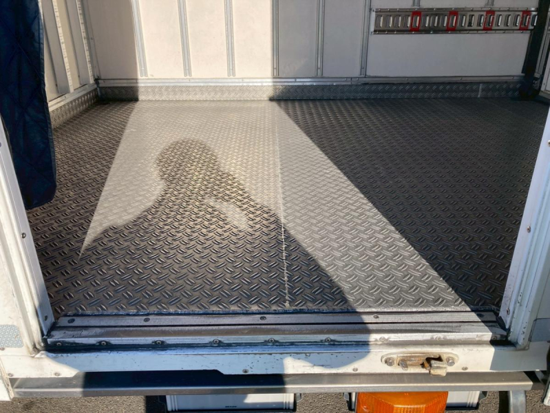 ワイドロング中温2トン積載左サイド扉2エバスムーサー|中古トラックの販売・買取・査定のアイナビ