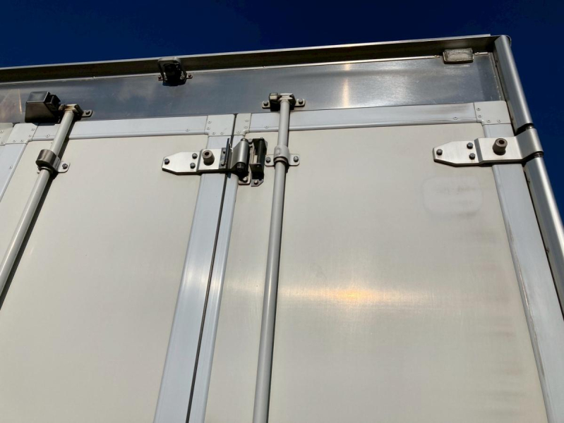 ワイドロング中温2トン積載左サイド扉2エバスムーサー|中古トラックの販売・買取・査定のアイナビ