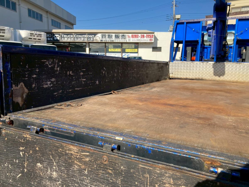 4段クレーン3トン積載標準ロングラジコンフックイン|中古トラックの販売・買取・査定のアイナビ