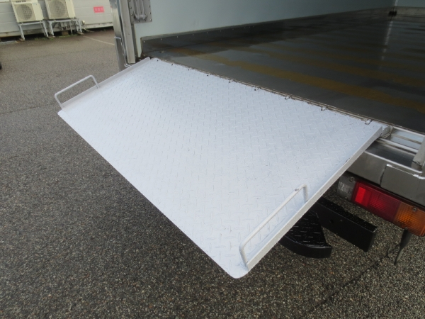 日野デュトロ保冷バン|中古トラックの販売・買取・査定のアイナビ