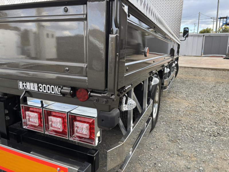 エルフ カスタムワイドロング3t ステンレスサイドバンパー|中古トラックの販売・買取・査定のアイナビ