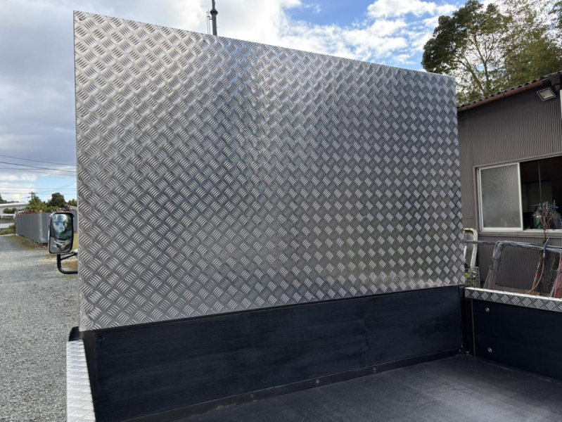 エルフ カスタムワイドロング3t ステンレスサイドバンパー|中古トラックの販売・買取・査定のアイナビ