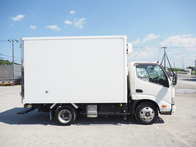 日野 冷凍バン デュトロ|中古トラックの販売・買取・査定のアイナビ