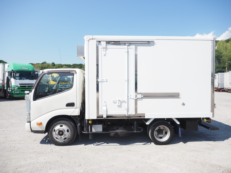 日野 冷凍バン デュトロ|中古トラックの販売・買取・査定のアイナビ