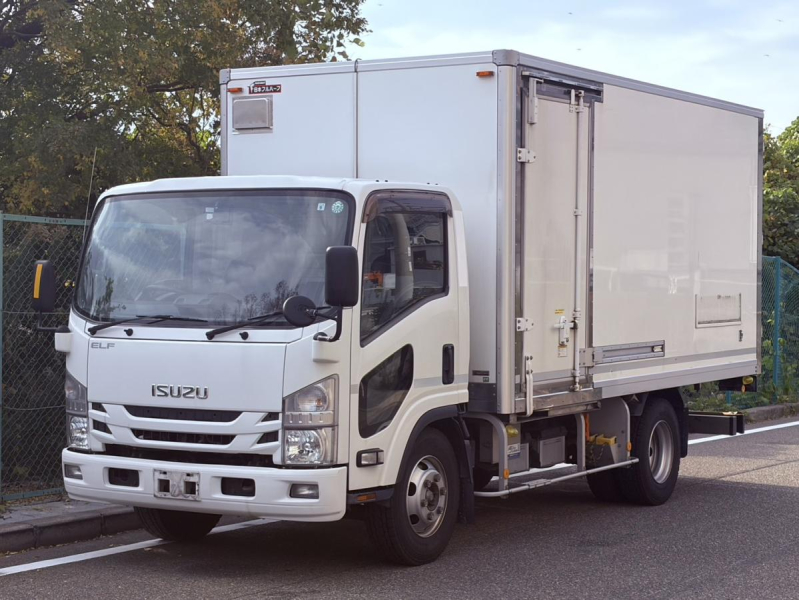 令和1年式2RG-NPR88YNワイドロング積載3.7tオートフロアバン|中古トラックの販売・買取・査定のアイナビ