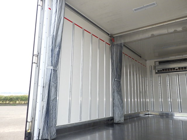 いすゞ 令和2年式 中温仕様 冷凍バン|中古トラックの販売・買取・査定のアイナビ