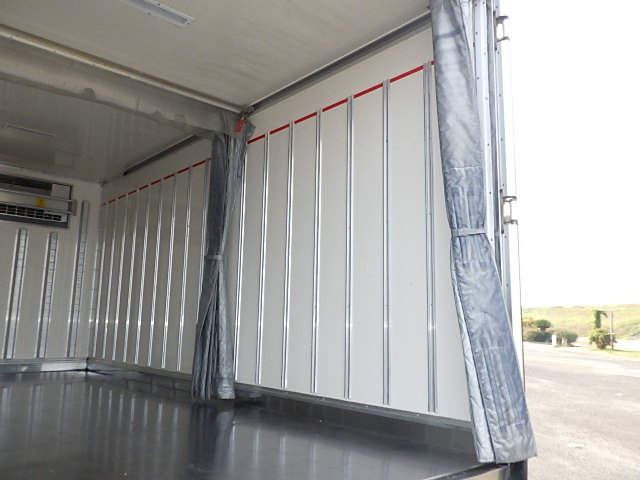 いすゞ 令和2年式 中温仕様 冷凍バン|中古トラックの販売・買取・査定のアイナビ