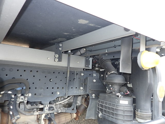 いすゞ 令和2年式 中温仕様 冷凍バン|中古トラックの販売・買取・査定のアイナビ