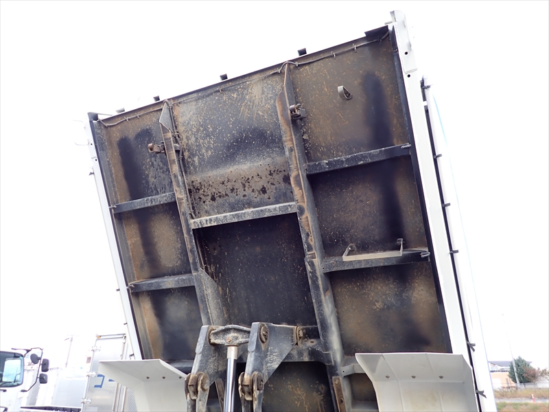 【350569】いすゞ フォワード 土砂ダンプ|中古トラックの販売・買取・査定のアイナビ