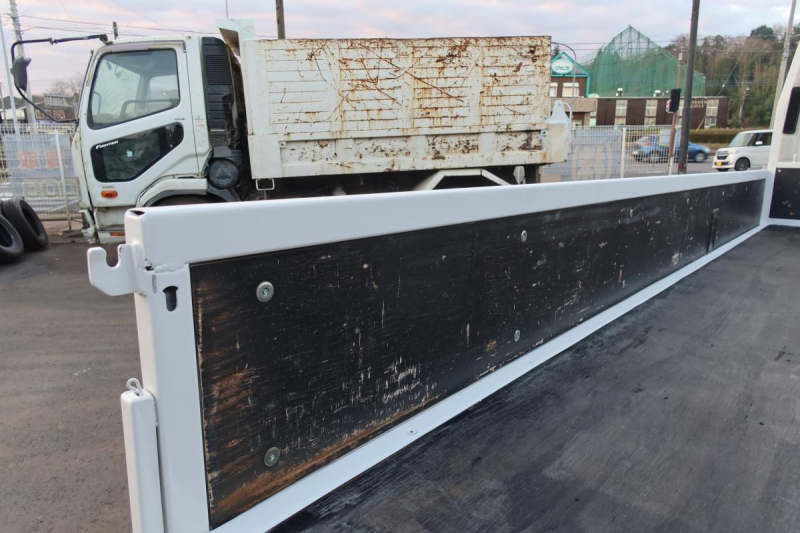 タイタン 標準ロング平ボディー 積載2000kg|中古トラックの販売・買取・査定のアイナビ