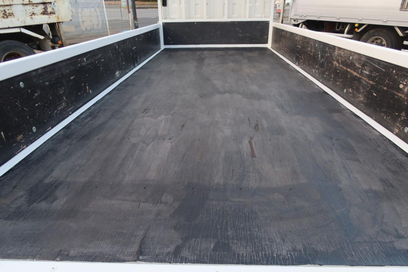 タイタン 標準ロング平ボディー 積載2000kg|中古トラックの販売・買取・査定のアイナビ