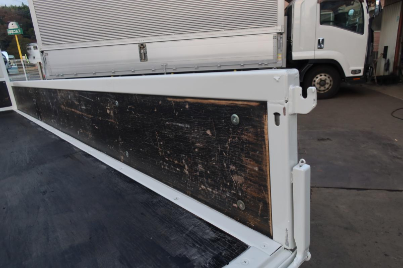 タイタン 標準ロング平ボディー 積載2000kg|中古トラックの販売・買取・査定のアイナビ