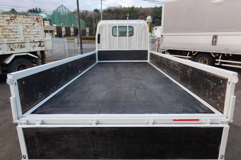 タイタン 標準ロング平ボディー 積載2000kg|中古トラックの販売・買取・査定のアイナビ