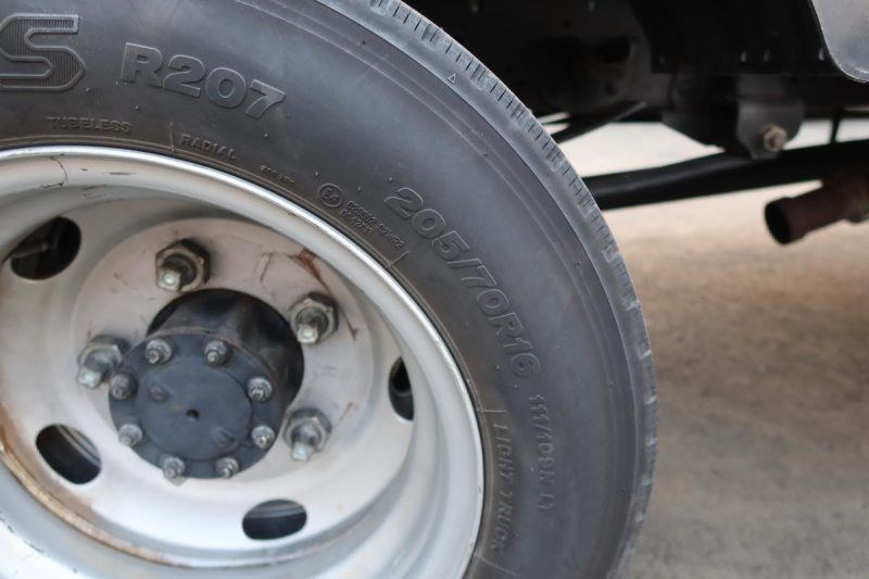 タイタン 標準ロング平ボディー 積載2000kg|中古トラックの販売・買取・査定のアイナビ