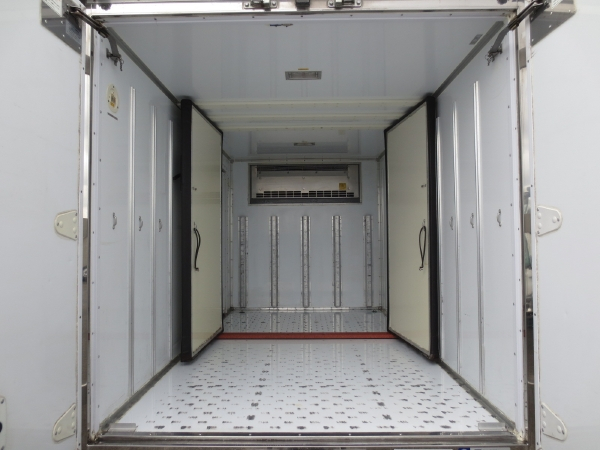 日野デュトロ低温冷蔵冷凍車|中古トラックの販売・買取・査定のアイナビ