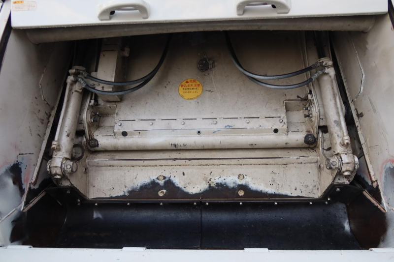 標準幅 プレス式パッカー車 新明和製5.4立米 AT車|中古トラックの販売・買取・査定のアイナビ