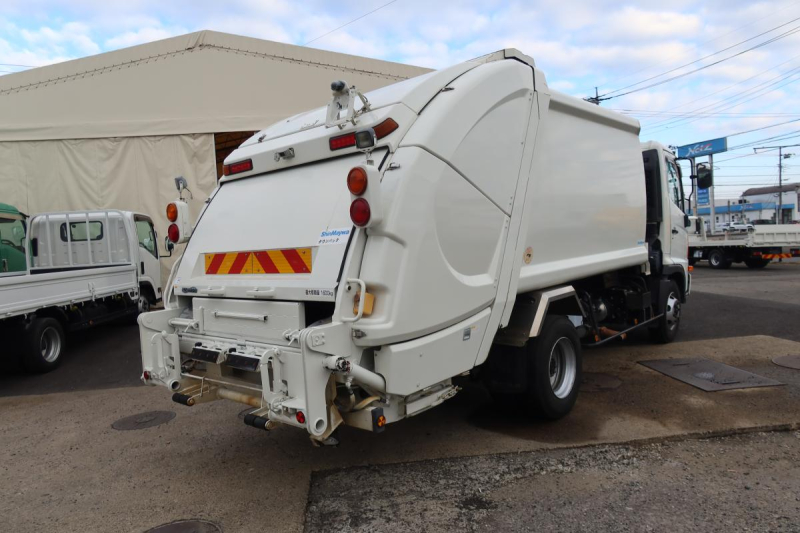 プレス式パッカー車 新明和製8.2立米 積載1600kg|中古トラックの販売・買取・査定のアイナビ