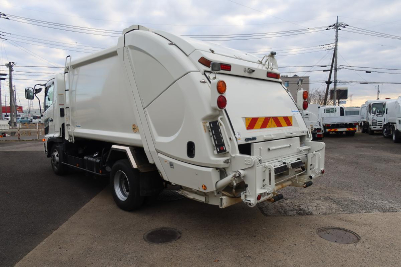 プレス式パッカー車 新明和製8.2立米 積載1600kg|中古トラックの販売・買取・査定のアイナビ